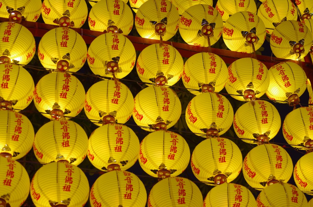 Rangées de lanternes au temple de Longshan.